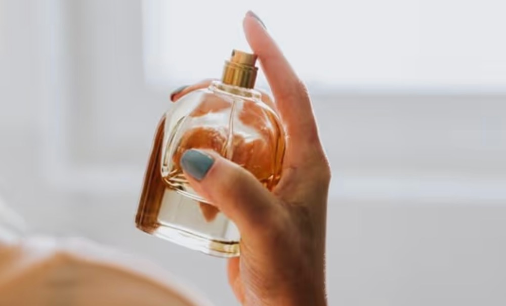 "خرید عطر زنانه و مردانه | فروشگاه اینترنتی نارنیکا"